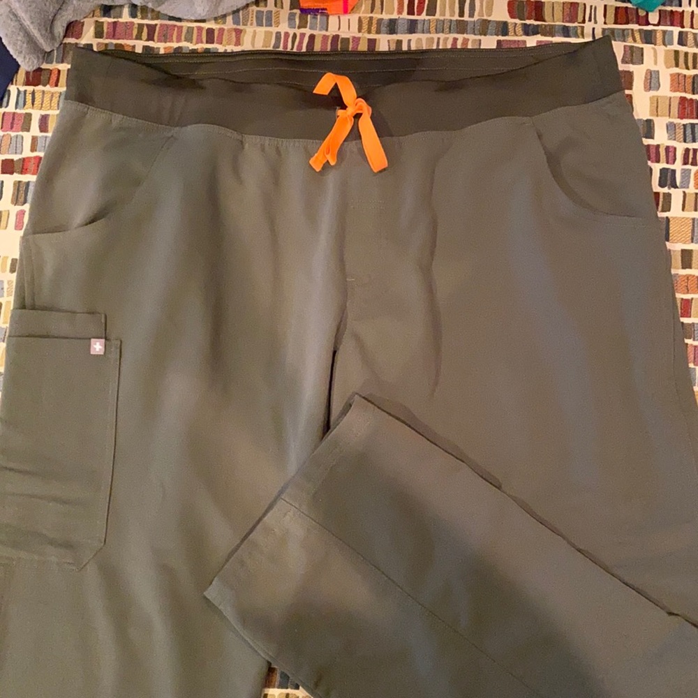 Figs Olive Cade Cargo sold out Limited edition XXL